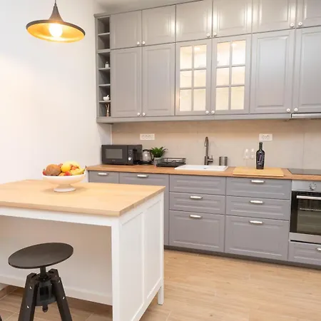 Basic Apartment Kastela