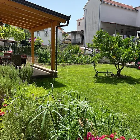 Basic Apartment Kastela