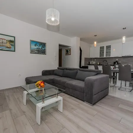 Basic Apartment Kastela