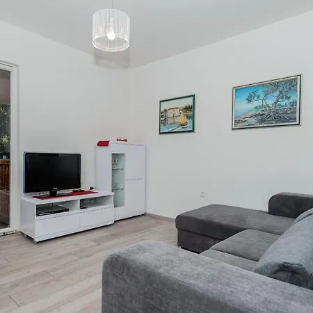 Basic Apartment *